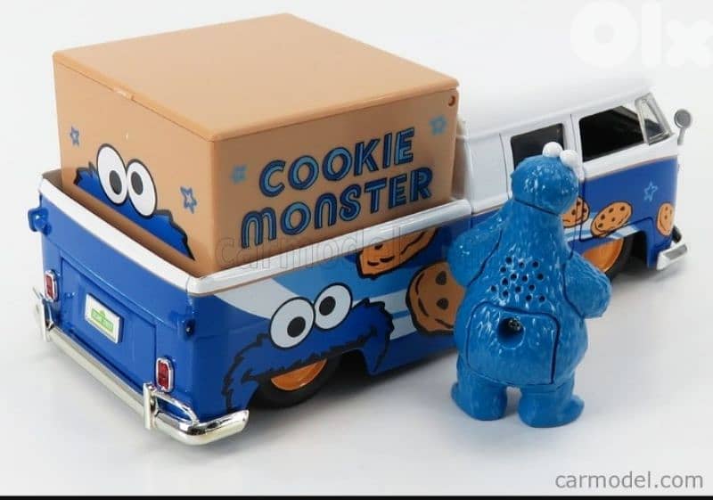 V. W Bus (Sesame Street) diecast car model 1:24. 4