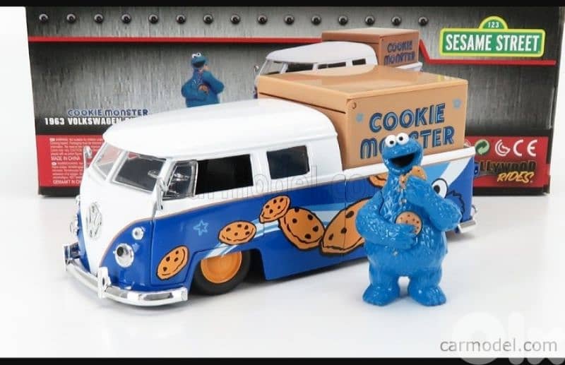 V. W Bus (Sesame Street) diecast car model 1:24. 8
