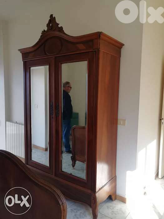 خزانة نوم فرنسية روعة من روائع تحف الانتيك خشب جوز تاج حفر 1