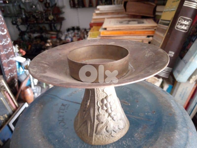 شمعدان نحاس وسط قديم 0