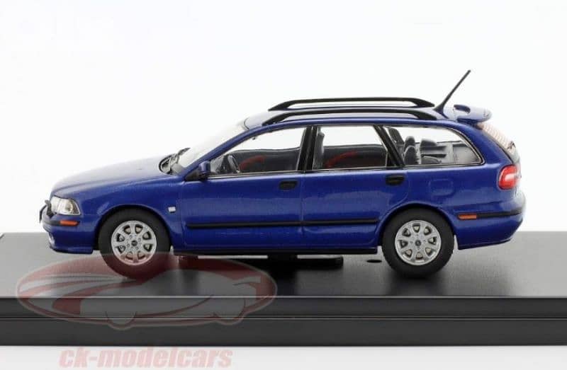Volvo V40 (2001) diecast car model 1;43. 2