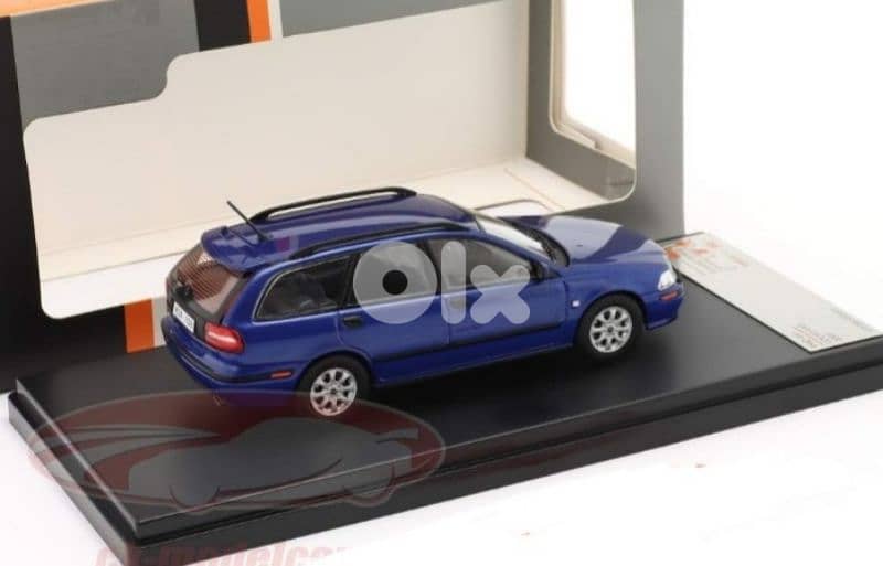 Volvo V40 (2001) diecast car model 1;43. 4