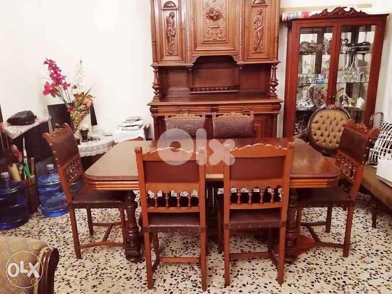 غرفة طعام فرنساوية كراسي جلد طبيعي طاولة بتكبر وبيفي شغل هنري٢ فرنسي 0