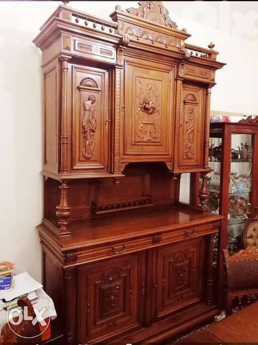 غرفة طعام فرنساوية كراسي جلد طبيعي طاولة بتكبر وبيفي شغل هنري٢ فرنسي 1