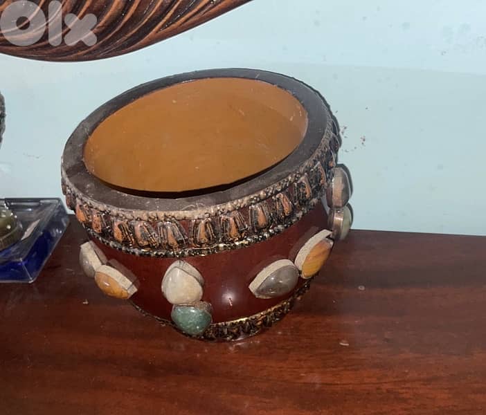 vase wood with gemstones 0