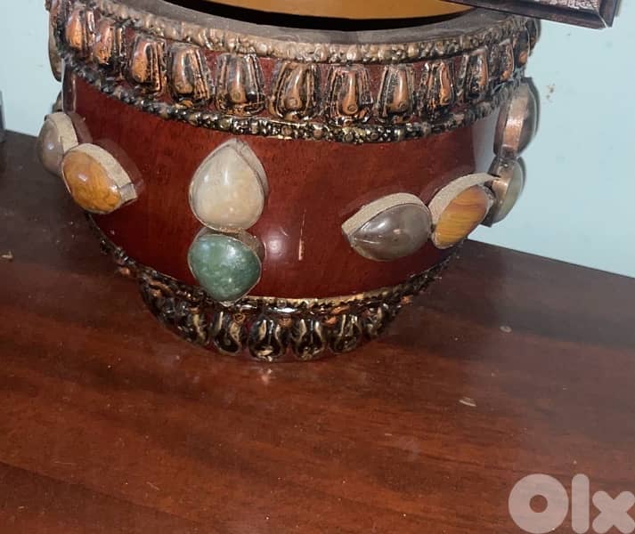 vase wood with gemstones 1