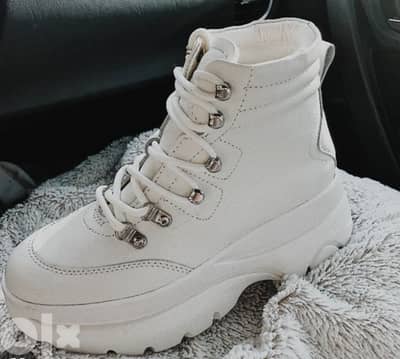 Steve Madden Husky Hiker boots in White 40بوط سنيكرز ابيض