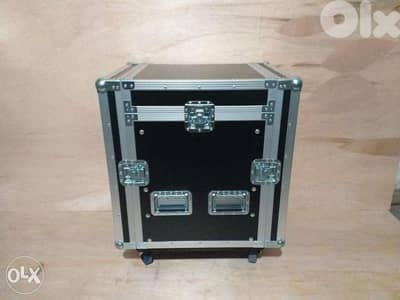 Flight case triple door with 11 units of free space with castors