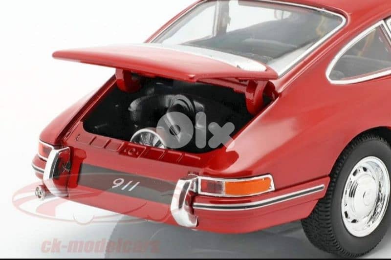 Porsche 911 (1964) diecast car model 1:24. 4