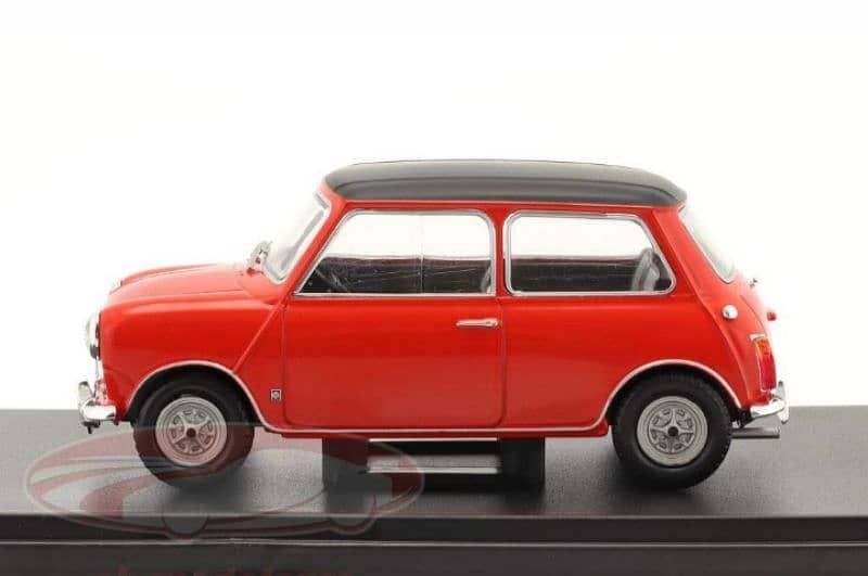 Mini Cooper 1300 (1973) diecast car model 1:24. 2