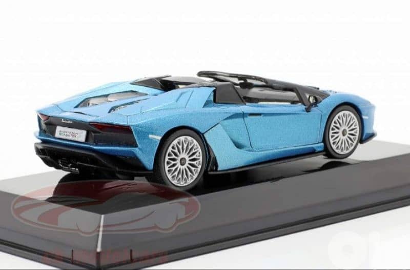 Lamborghini Aventador Roadster diecast car model 1;43. 2