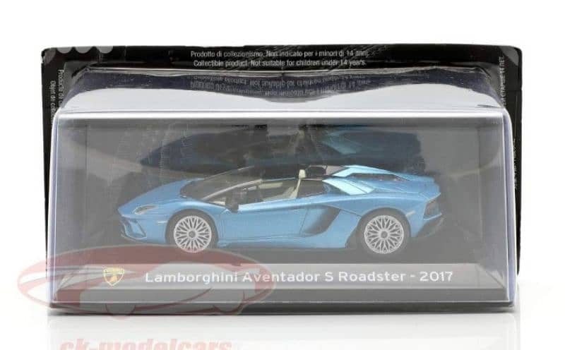 Lamborghini Aventador Roadster diecast car model 1;43. 4