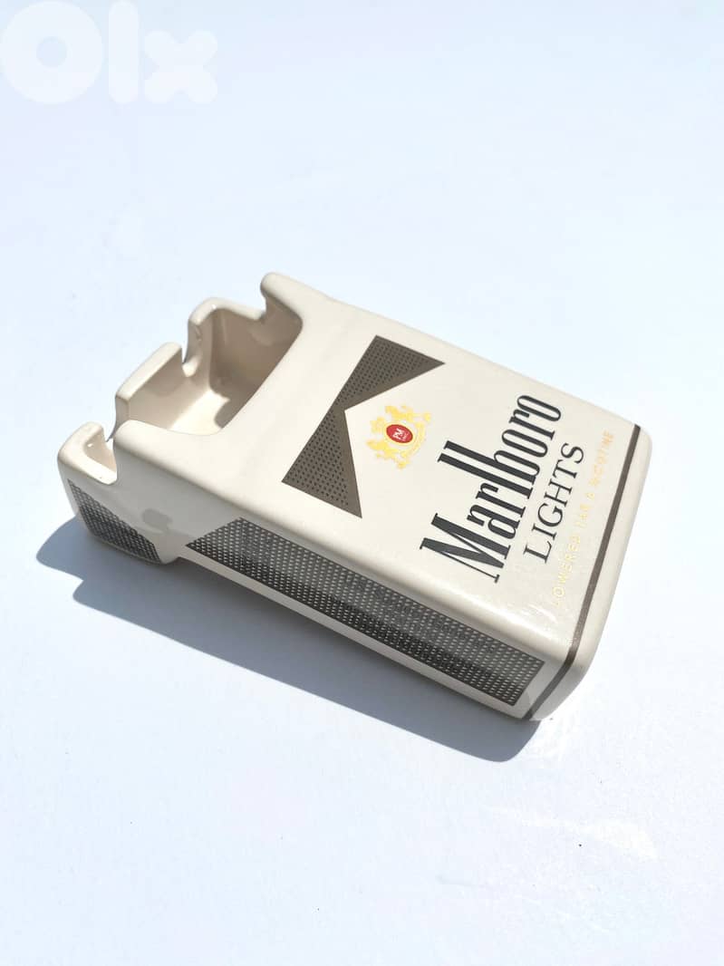 Marlboro / Marlboro  lights vintage ceramic decorative  ashtrays 1
