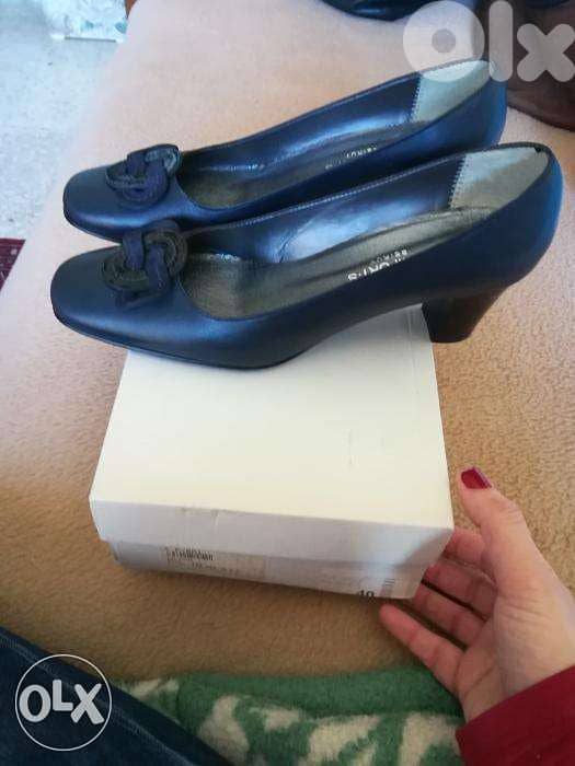 Comfort s navy shoes. Bought from a piedi beirut. Unused. Size 40 0