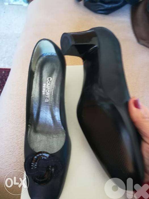 Comfort s navy shoes. Bought from a piedi beirut. Unused. Size 40 1