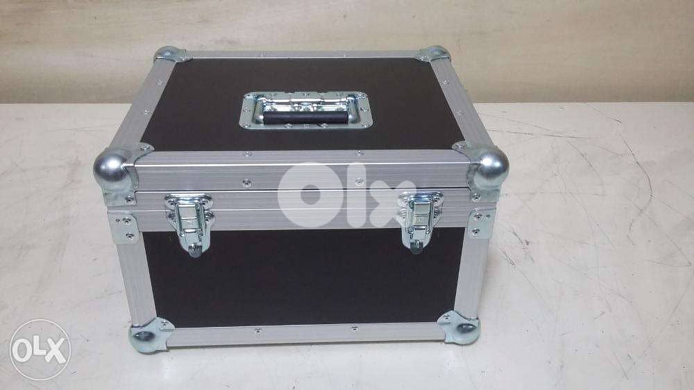 Flight case for 10 microphones + space for DI Boxes and mic holders 1