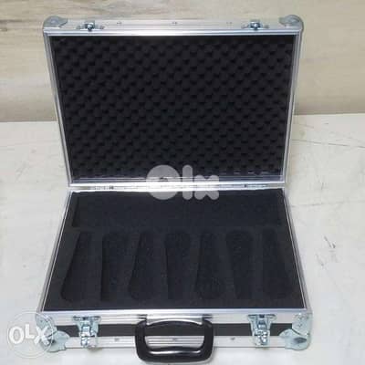 Flight case for 7 microphones