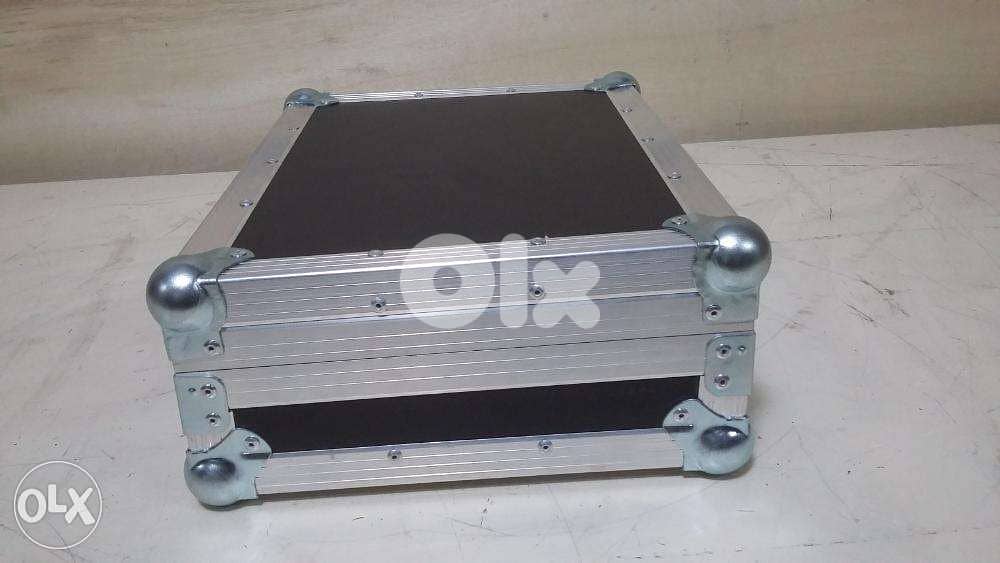 Flight case for 7 microphones 2