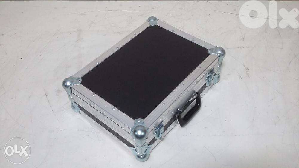 Flight case for 7 microphones 3