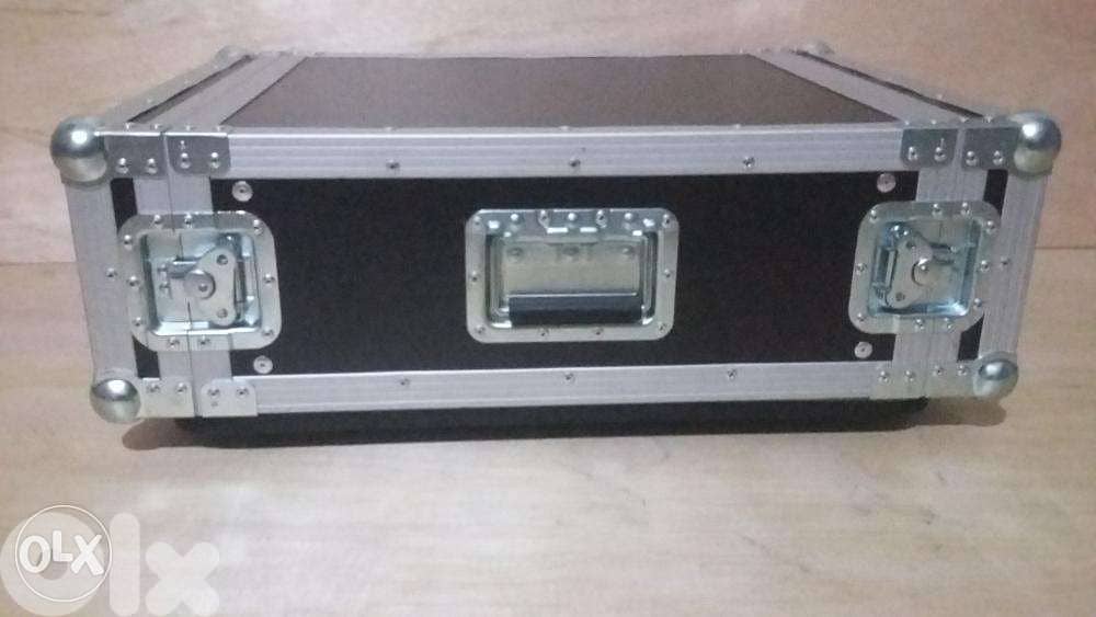 Flight case 4 u double door 2