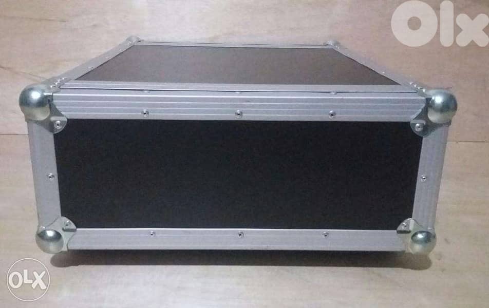 Flight case 4 u double door 3