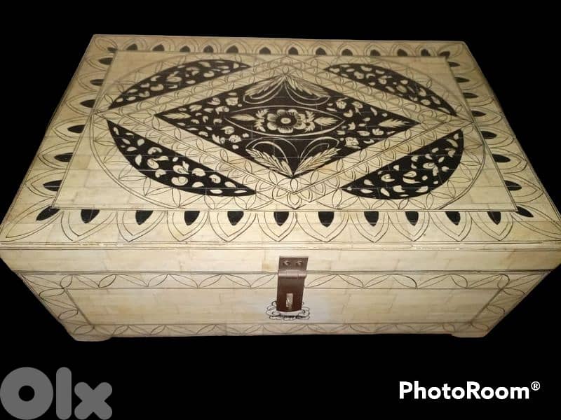 19th. century Anglo-Indian vizagapatam Ivory box 1