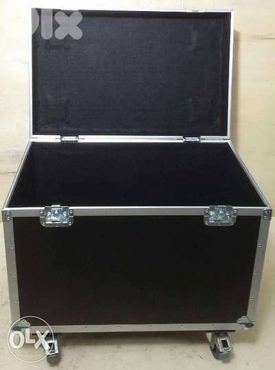Flight case multi use int. dimensions 80cm x 55cm x 50cm with castors