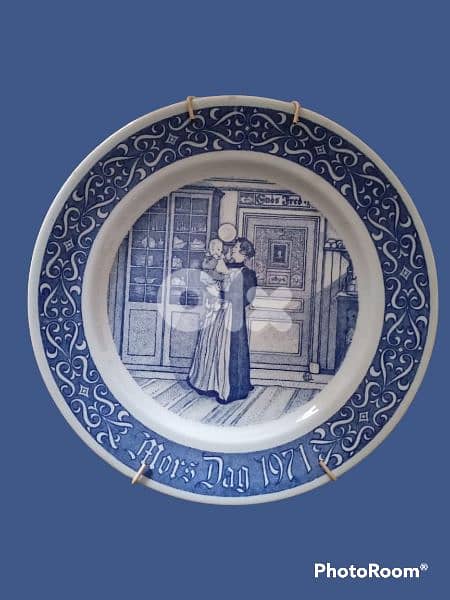 1971 till 1983 collection of porcelain wall plates hand painted 2