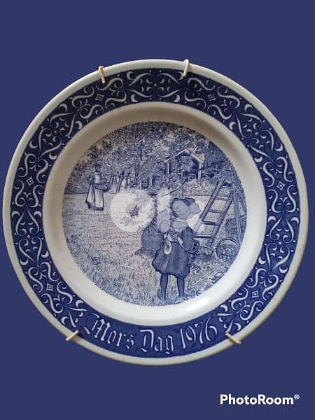 1971 till 1983 collection of porcelain wall plates hand painted 3