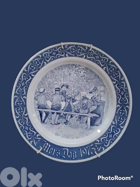 1971 till 1983 collection of porcelain wall plates hand painted 7