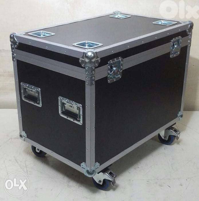 Flight case multi use int. dimensions 80cm x 55cm x 50cm with castors 3