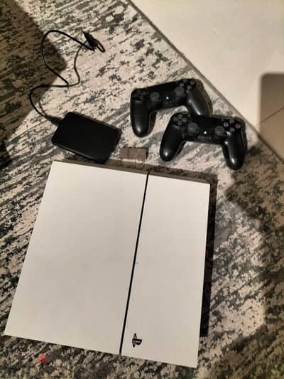 PS4 cracked(Crack USB - 2 controllers- 1Tb toshiba hardisk with games)