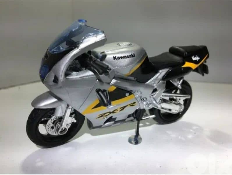 Kawasaki Ninja ZX-7R diecast motorcycle model 1;18. 0