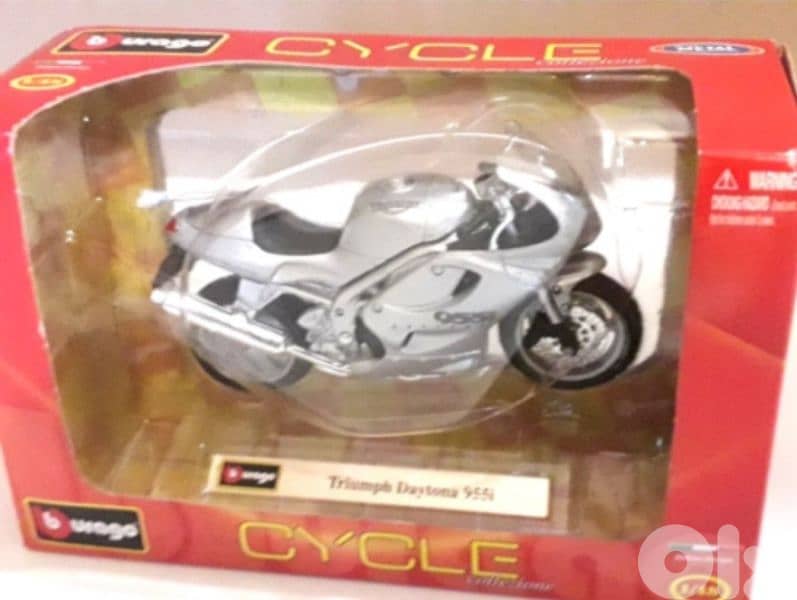 Triumph Daytona 955i diecast motorcycle model 1;18. 0