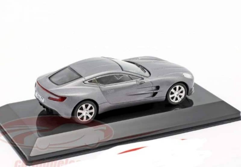 Aston Martin One-77 (2009) diecast car model 1;43. 4