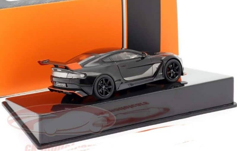 Aston Martin GT 12 (2015) diecast car model 1;43. 4