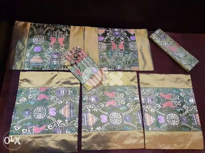 مناديل وعيدان خاصة بالسوشي