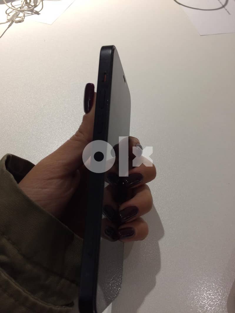 Iphone 12 navy 128 used 2