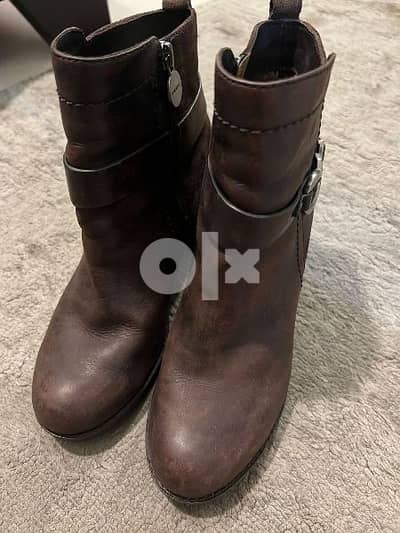Brand new Geox brown boots size 39 price $ 80 wtsp 03 437363
