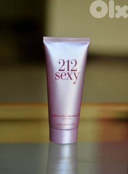 Carolina Herrera 212 sexy 100ml  body lotion 1=7$ or 3=15$ 1