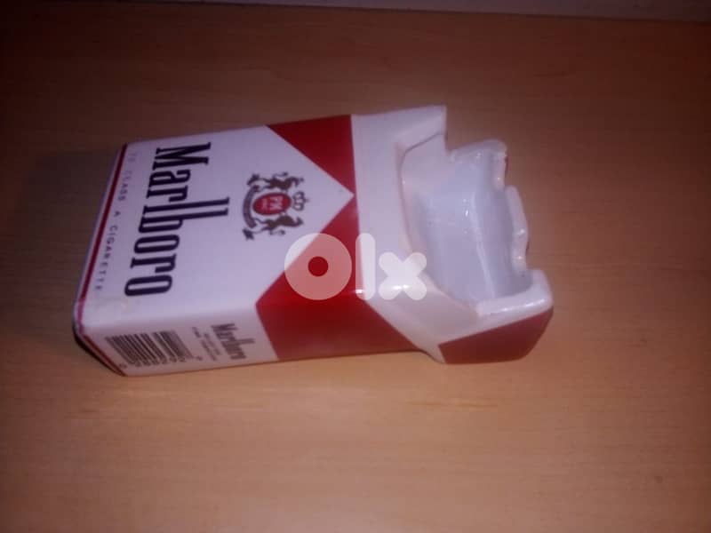 Marlboro / Marlboro  lights vintage ceramic decorative  ashtrays 3