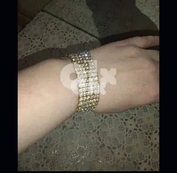 اسوارة عريضة ستراس لون ذهبي 3