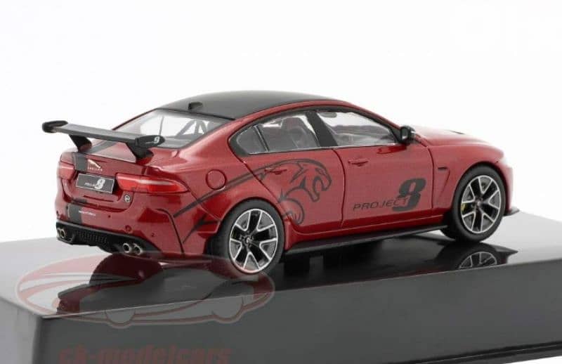 Jaguar XE SV Project 8 (2017) diecast car model 1;43. 3