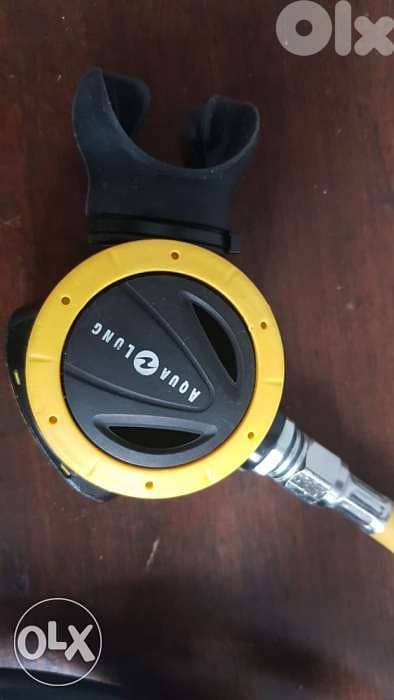 Aqualung regulator with Suunto Spg depth gauge and compass 5