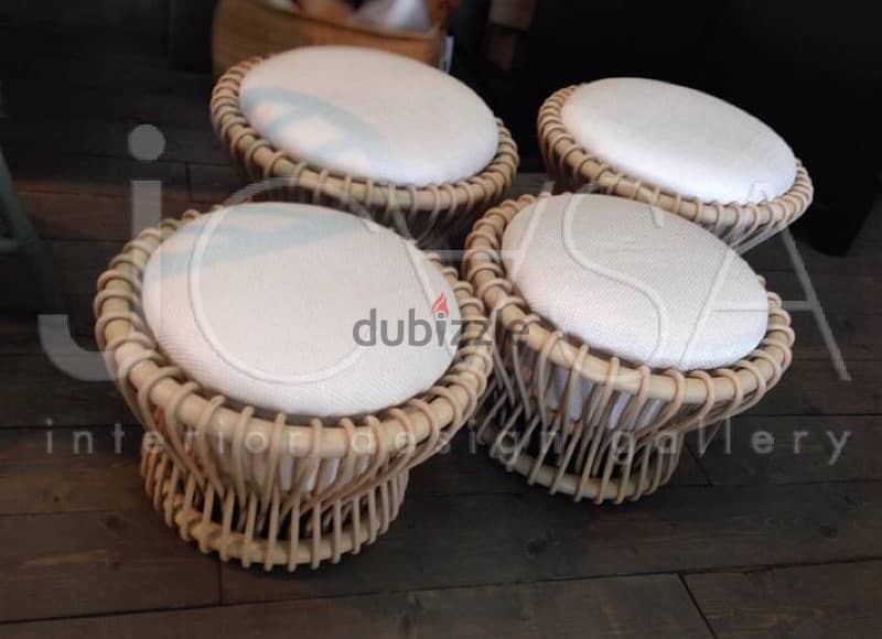 stool in rattan 1