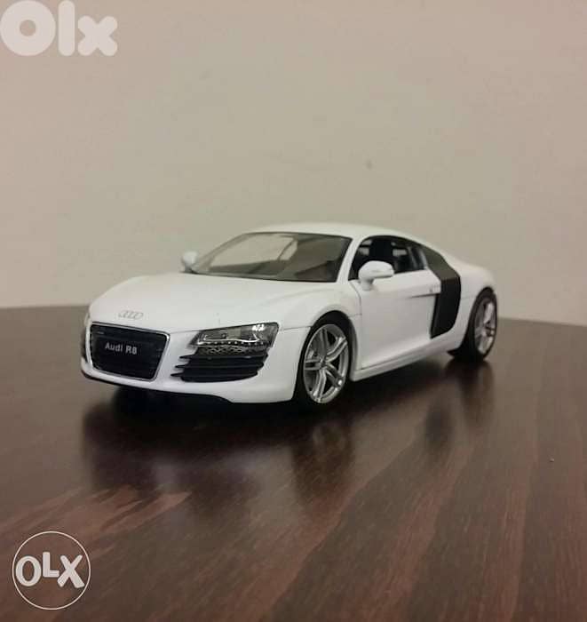 Audi R8 diecast car model 1:24 0