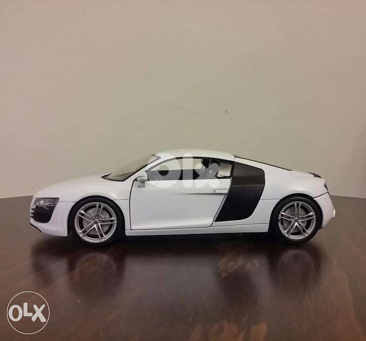 Audi R8 diecast car model 1:24 2