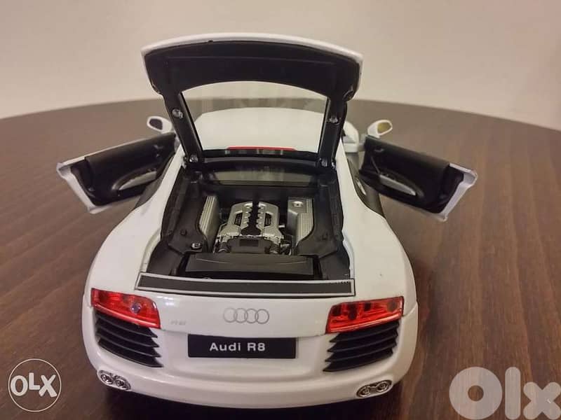 Audi R8 diecast car model 1:24 5