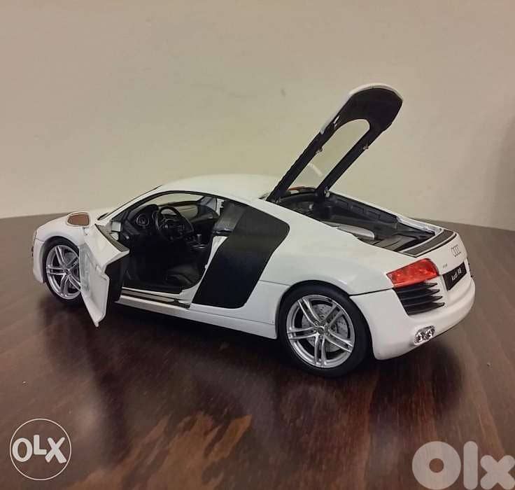 Audi R8 diecast car model 1:24 7