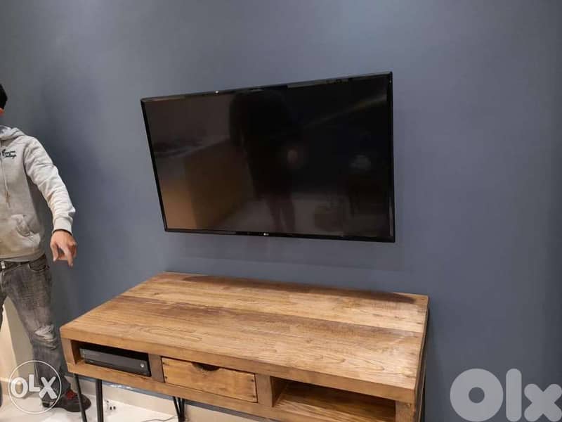 Tv unit wood creative stand ستاند تلفزيون خشب 2